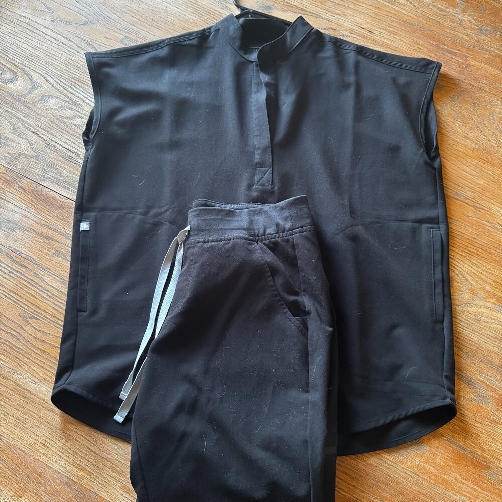 FIGS Scrub Set | Zamora Pants Small Petite | Rafaela Tops Extra Small
